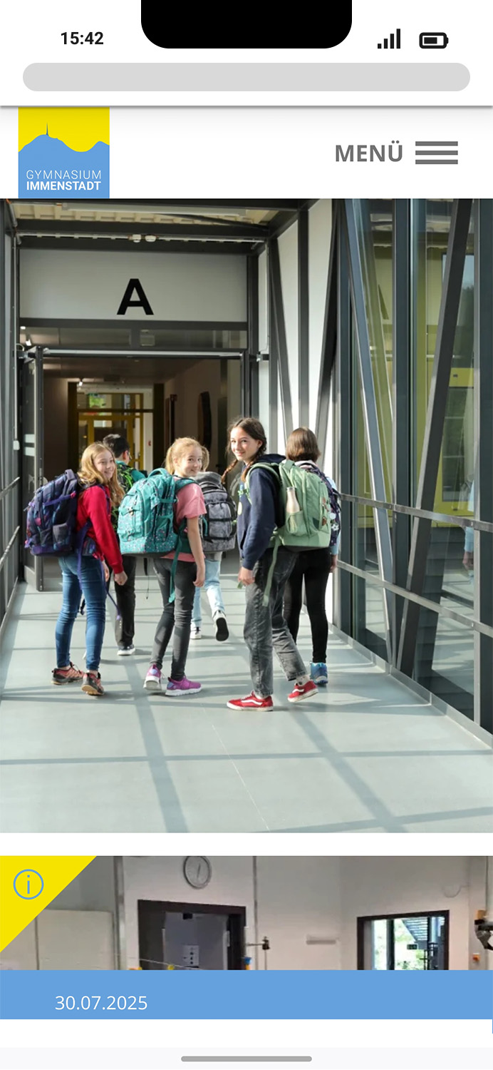 Mobile-Darstellung der Website des Gymnasiums Immenstadt auf einem Screen, zeigt wichtige Informationen und Benutzerinteraktionen hier: Startseite mit Aktuellen Beiträgen