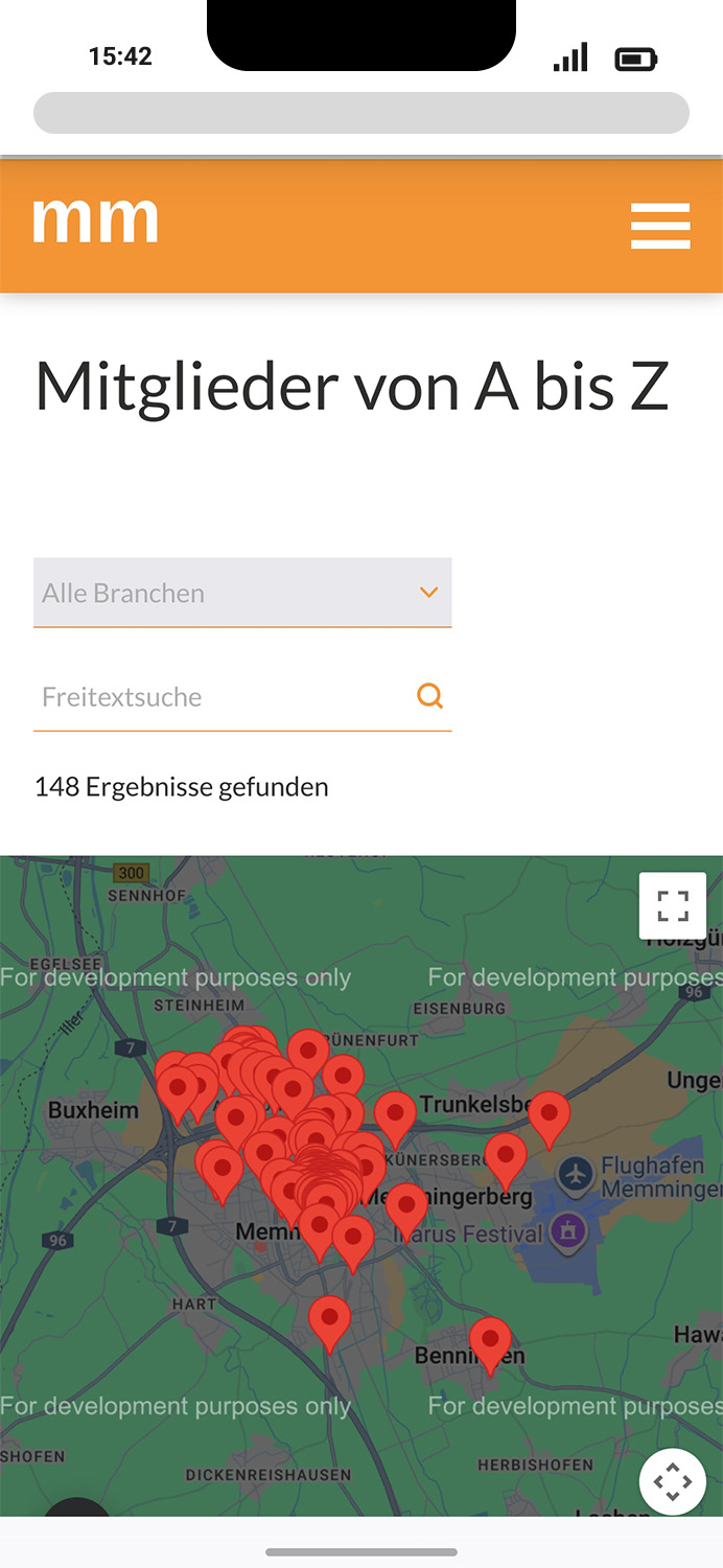 Mobile-Darstellung der Website des Stadtmarketing Memmingen e.V. auf einem Screen, zeigt wichtige Informationen und Benutzerinteraktionen hier: interaktive Karte mit Einkaufsmöglichkeiten