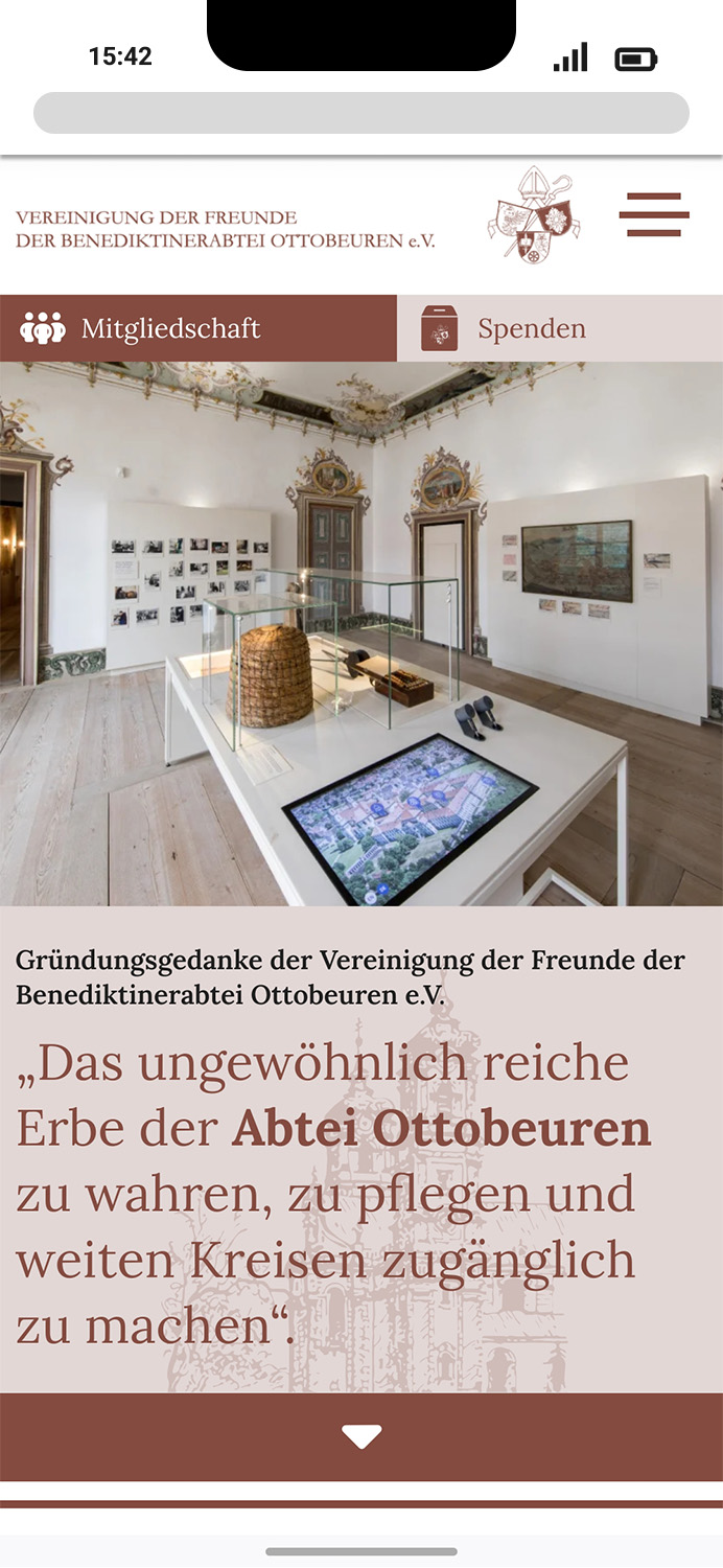 Mobile-Darstellung der Website der Vereinigung Ottobeuren auf einem Screen, zeigt wichtige Informationen und Benutzerinteraktionen hier: Startseite mit Bild und Text